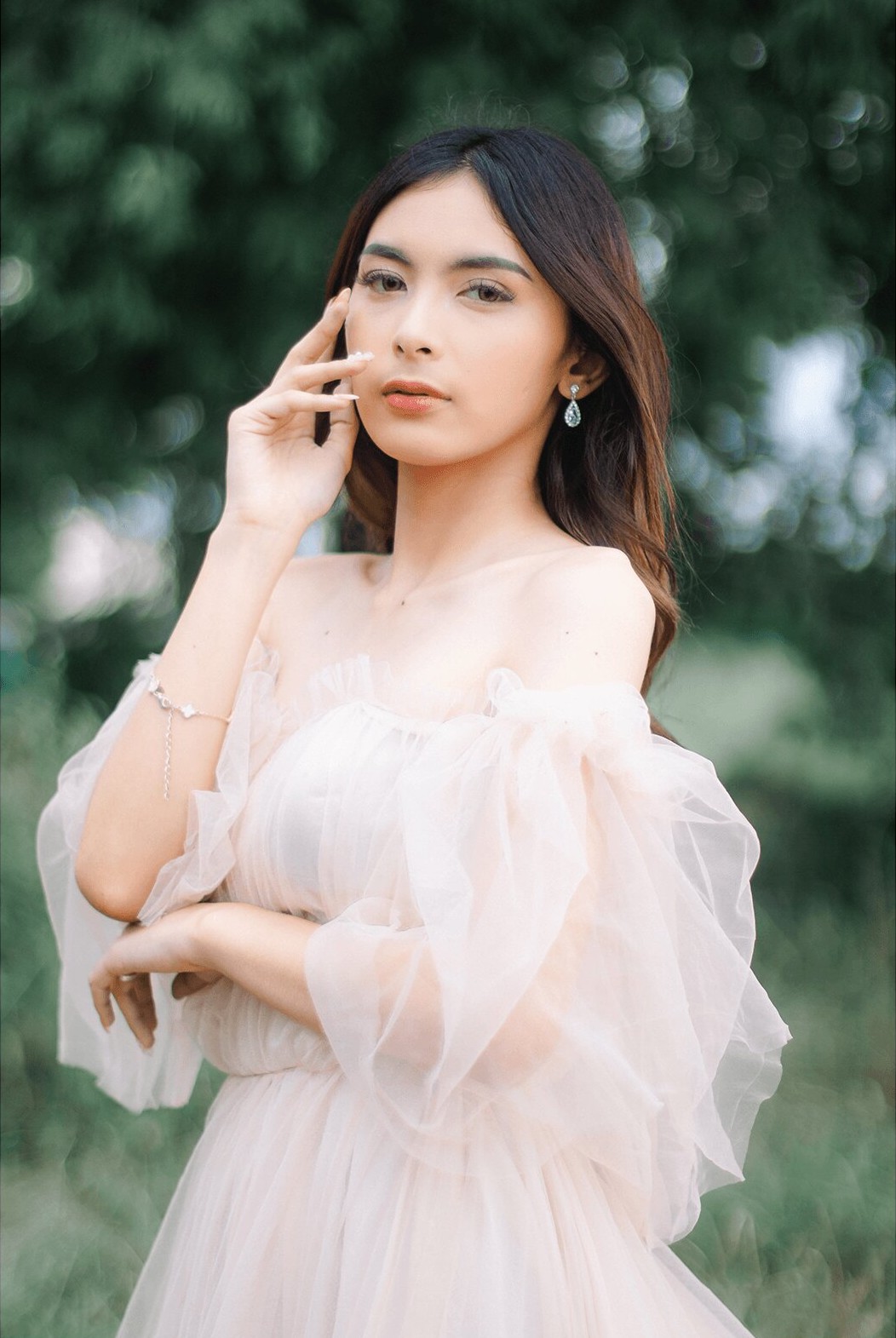 Mia Kirsten opening right