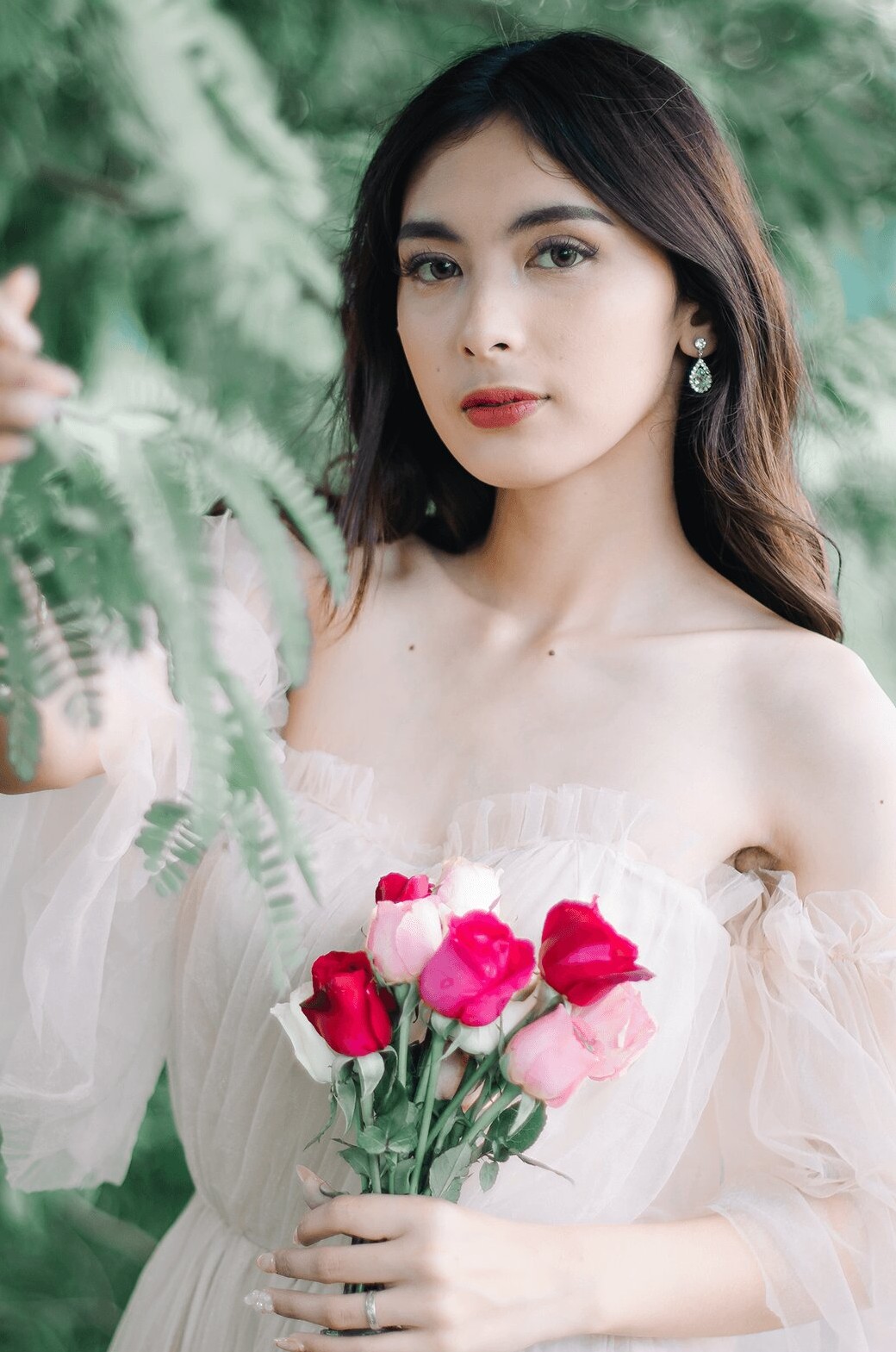 Mia Kirsten opening left